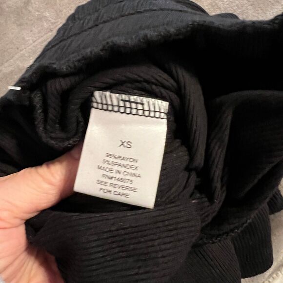 Theo & Spence XS black ribbed knit cropped pants - Picture 7 of 7